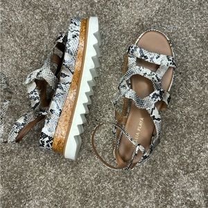 Mireia Playa Snakeskin Print Platform Sandals Size 8 Spring Summer Trendy